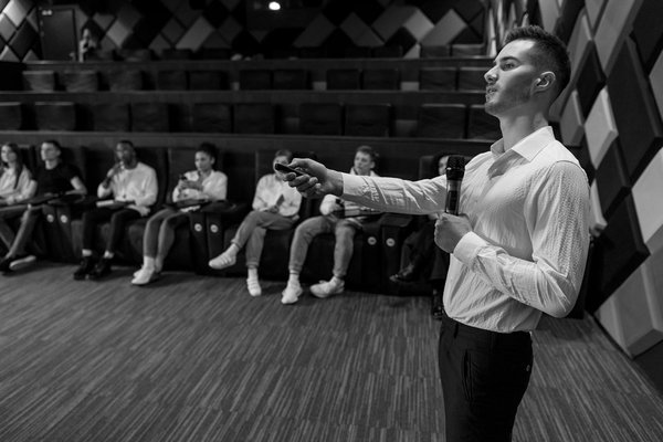 Unlocking Pinterest Potential: A UK Artisan's Guide to Showcasing Unique Custom Furniture Mastery